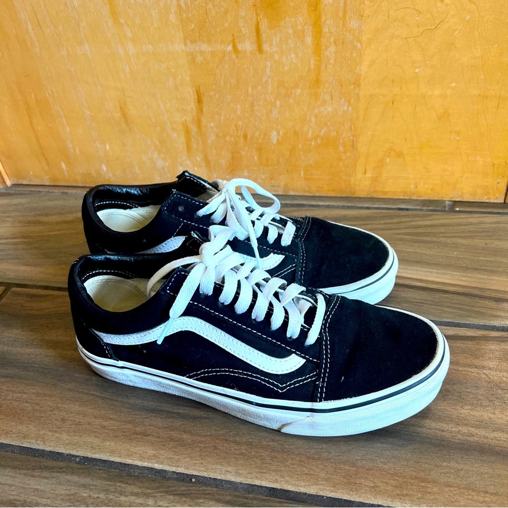 Size 8 - VANS - Off the Wall - Low Top Black
